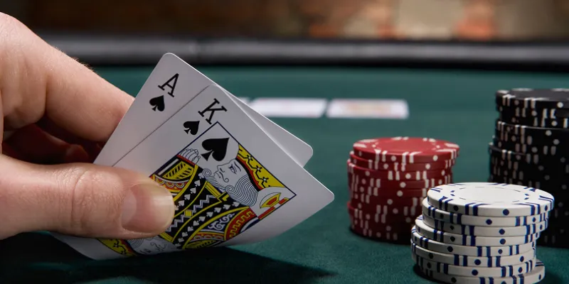 Tìm hiểu đôi nét về poker online