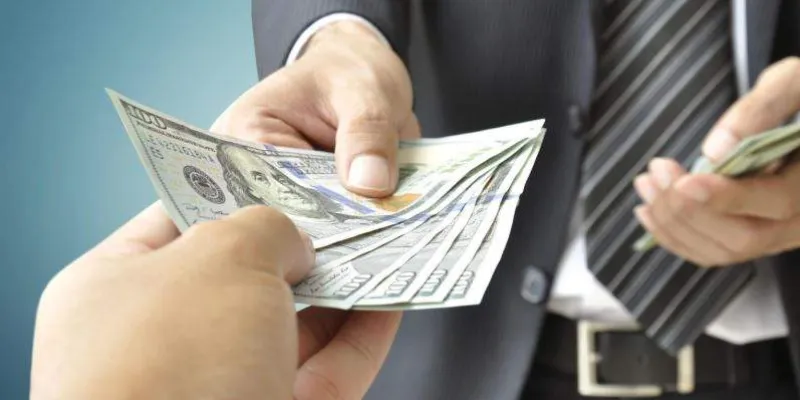 Nằm mơ thấy lượm được tiền từ người khác