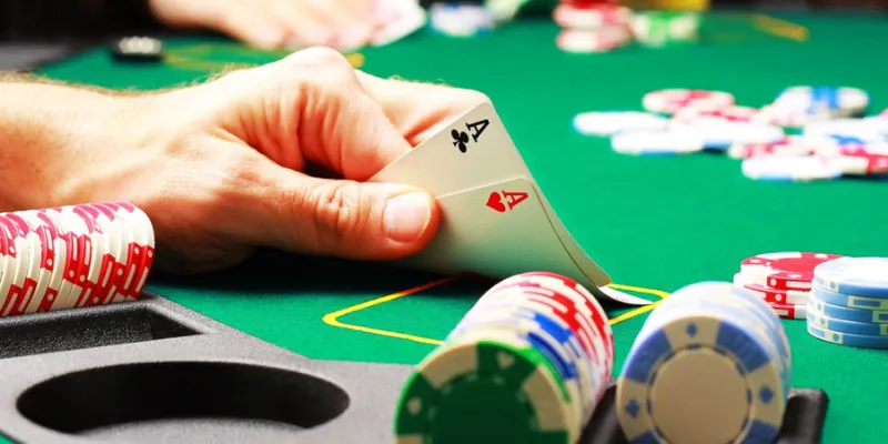 Luật chơi và các biến thể Poker phổ biến